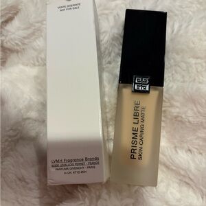 Givenchy Prisme Libre Matte Foundation 1-N95